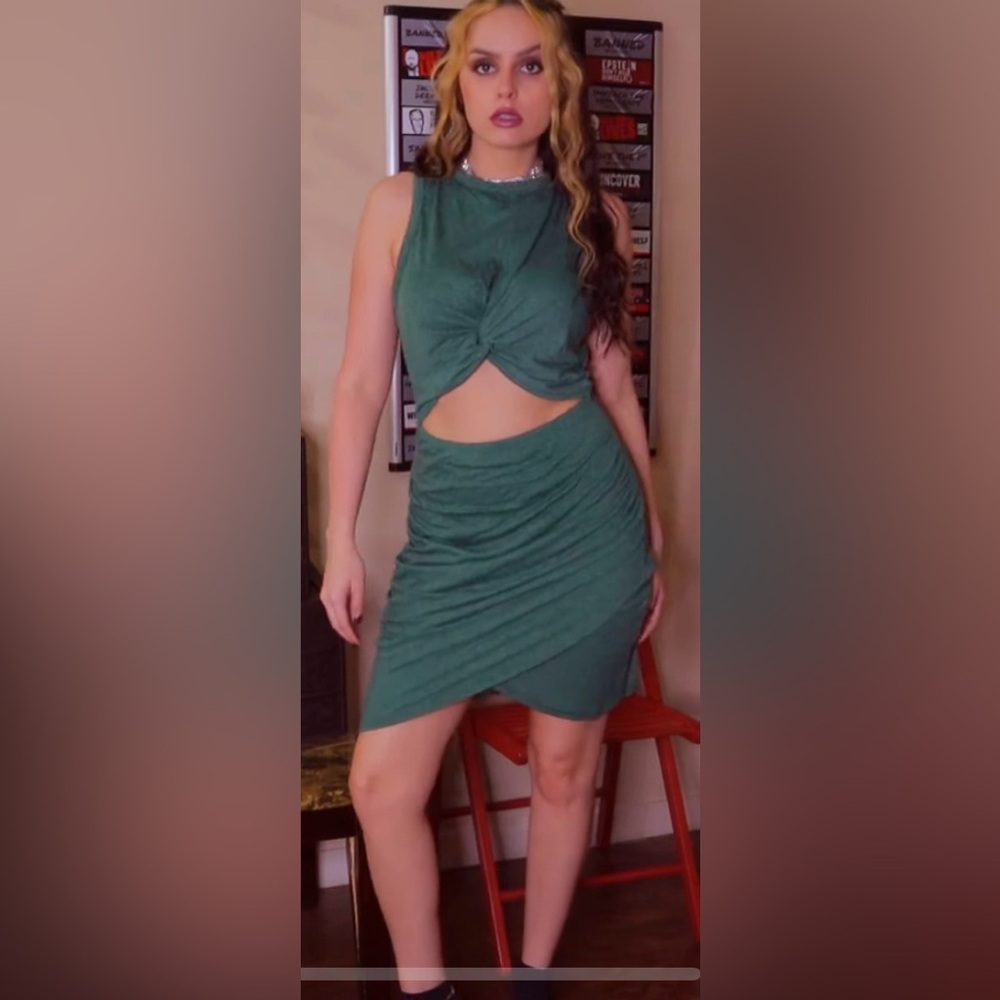 Emerald Green Casual Stretchy Dress Size Women’s Medium